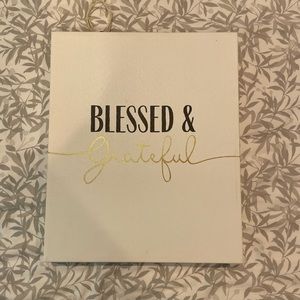 WHITE FRAME WALL DECOR